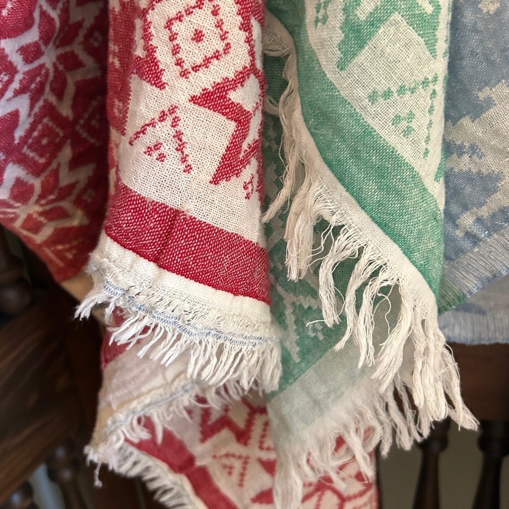 Hand Made Loom Set Reindeer Snowflake Winter’s Red Green Blue Towel Set 2 PC NEW - Picture 8 of 16